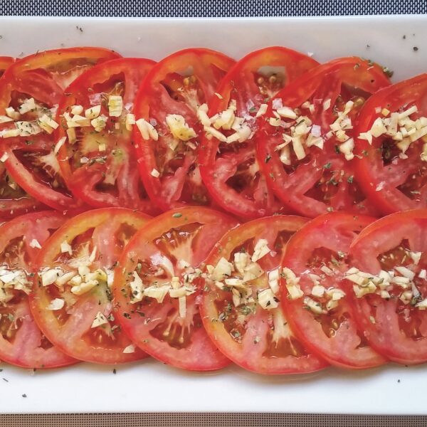Tomato & garlic salad. Tomates aliñados