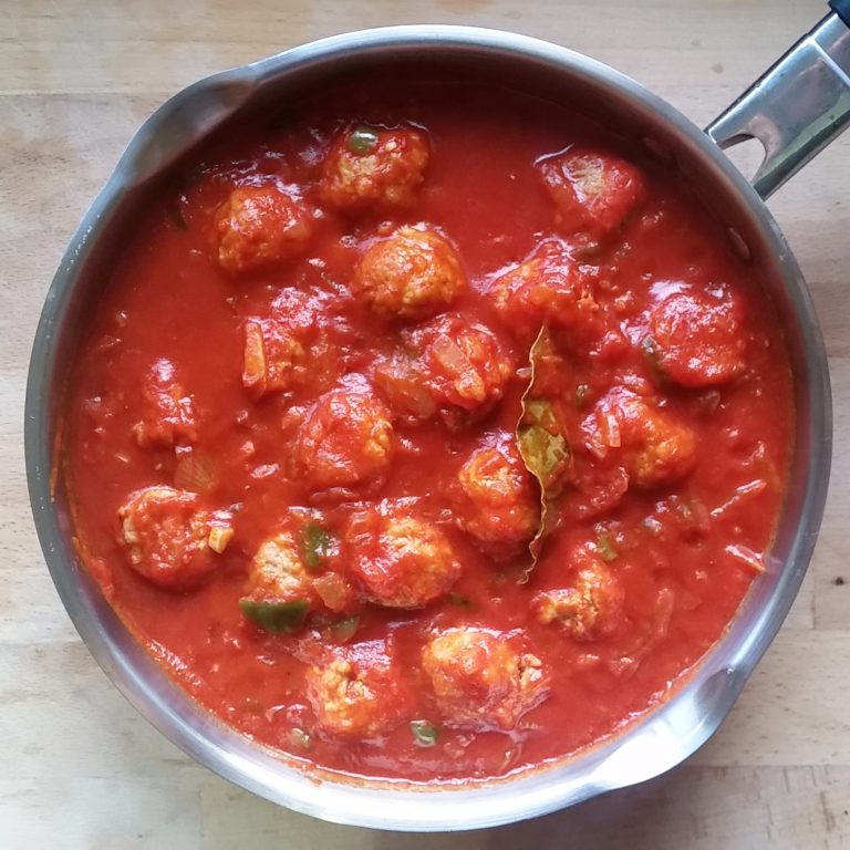 Meat-free meatballs in tomato sauce
