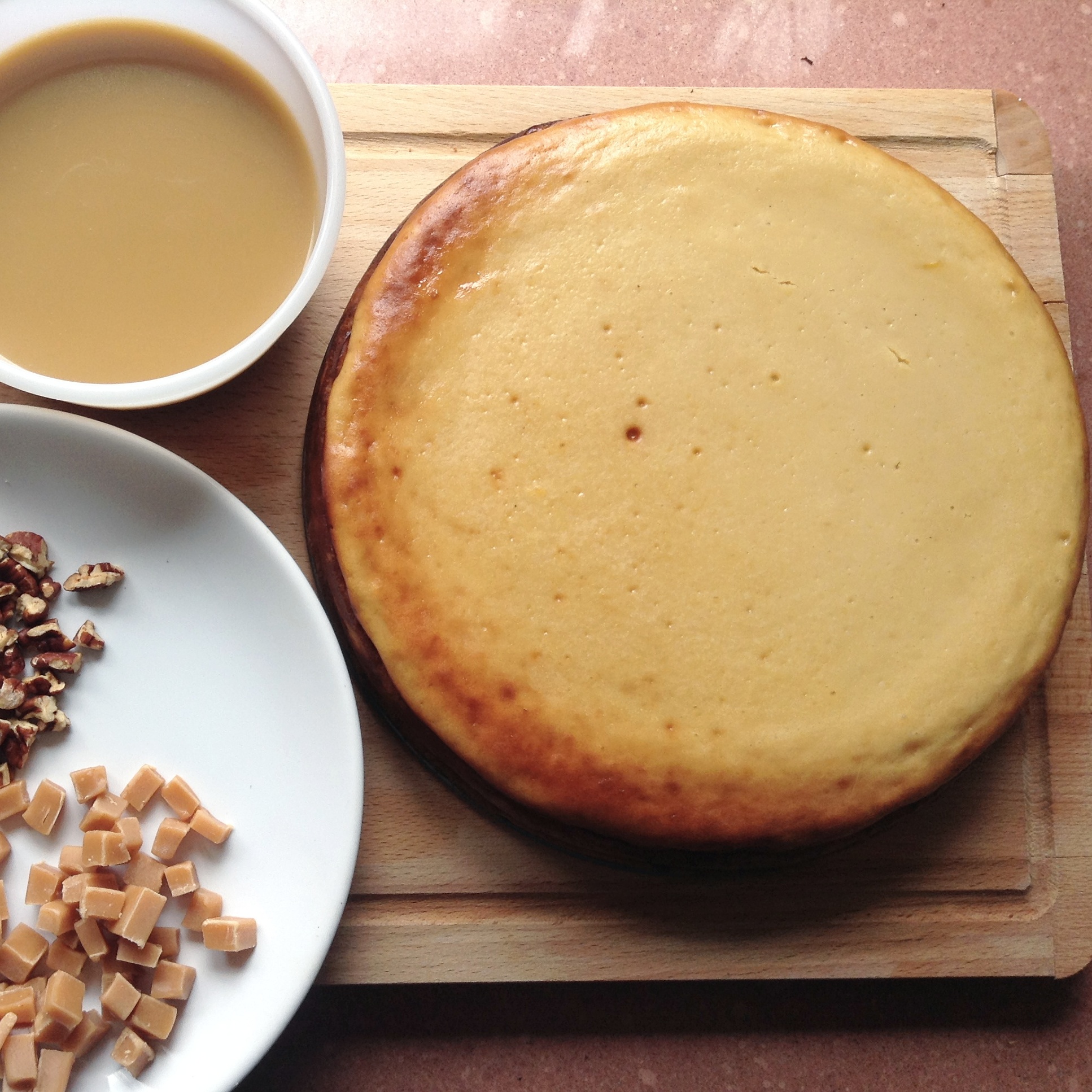 Baked cheesecake with toffee & pecan nuts assembly