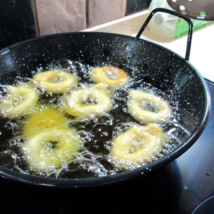Rosquitos being fried