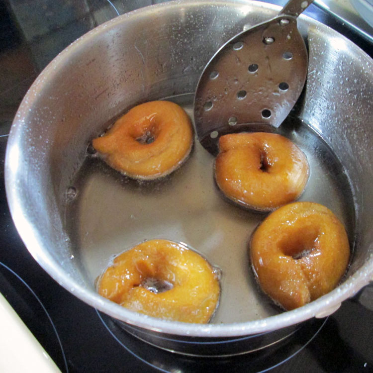 Rosquitos dipped in syrup