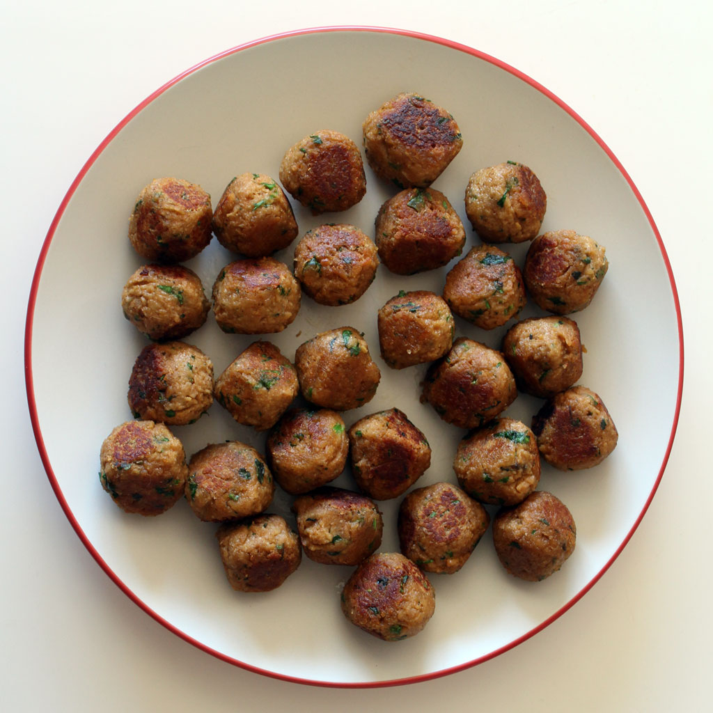 Vegetarian meatballs, browned